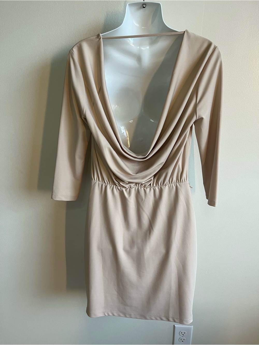 MARCIANO GUESS Cream Dress Sz 42 Small-Med Mini Cowel Open Back With Liner Bra